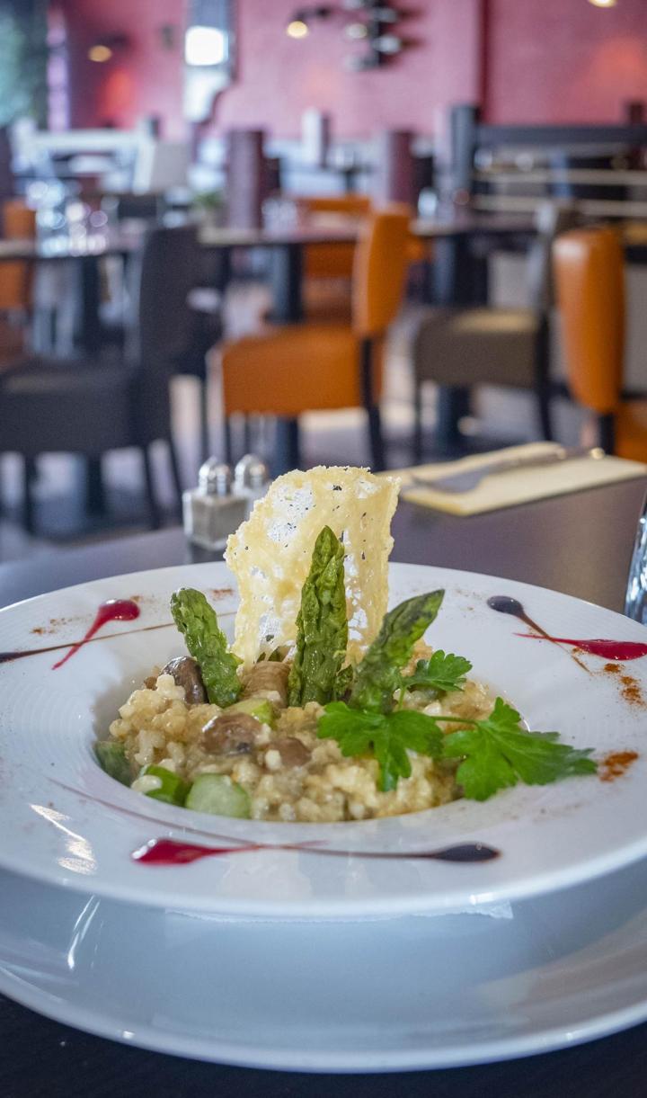 Laissez-vous envoûter nos délicieux plats français et italiens